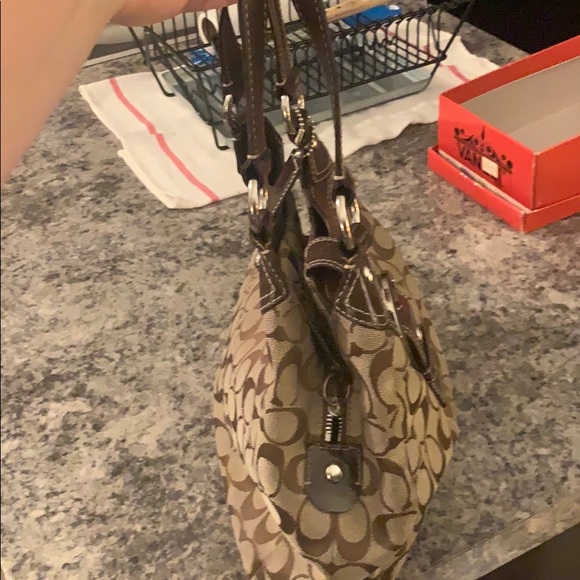 AUTHENTIC COACH PURSE MINIMAL USE. GREAT PRICE. - Picture 2 of 5